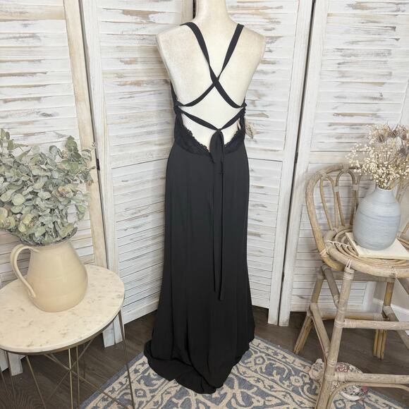 FAME and PARTNERS NWT Women's Size 10 Black Back Lace Tulip Maxi Sexy Gown Event - Picture 5 of 16